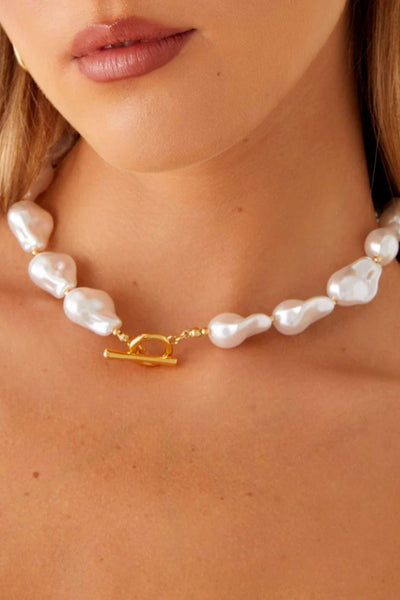 Amaris – Gold Pearl Necklace