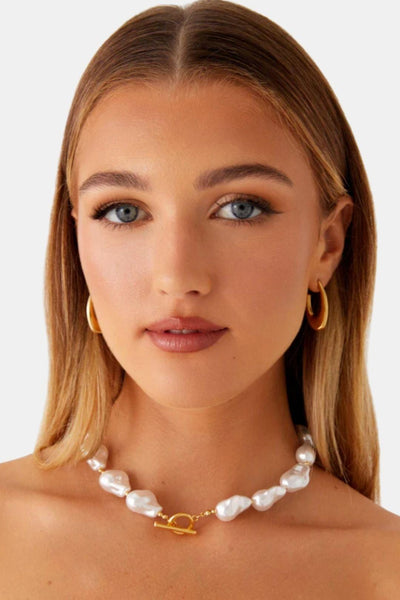 Amaris – Gold Pearl Necklace
