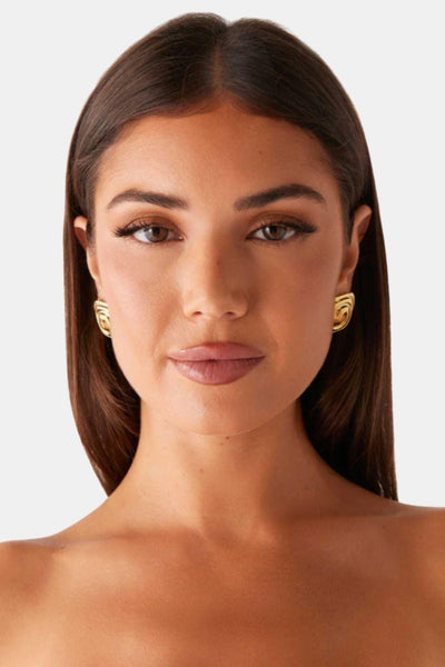 Daria – Gold Geometric Stud Earrings