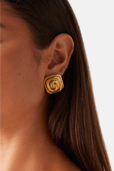 Daria – Gold Geometric Stud Earrings