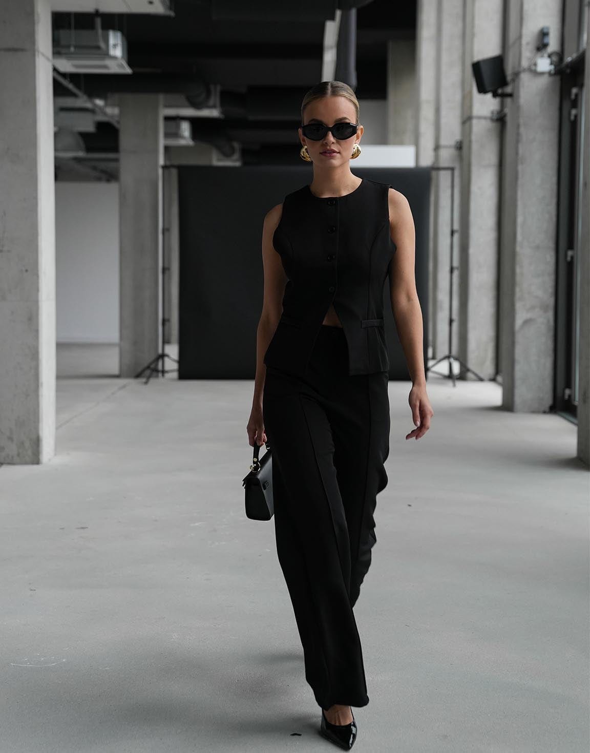 Mona – Elegant Women’s Gilet with High-Button Front