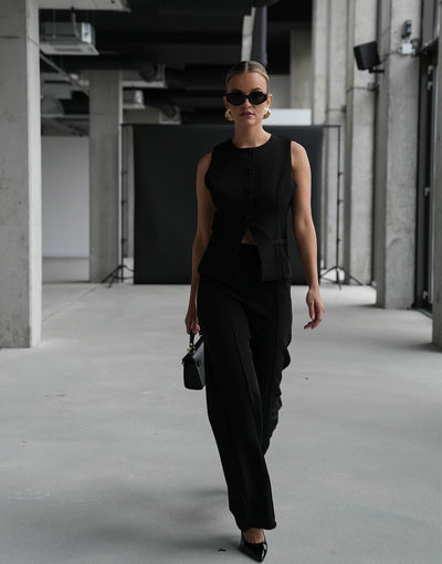 Mona – Elegant Women’s Gilet with High-Button Front