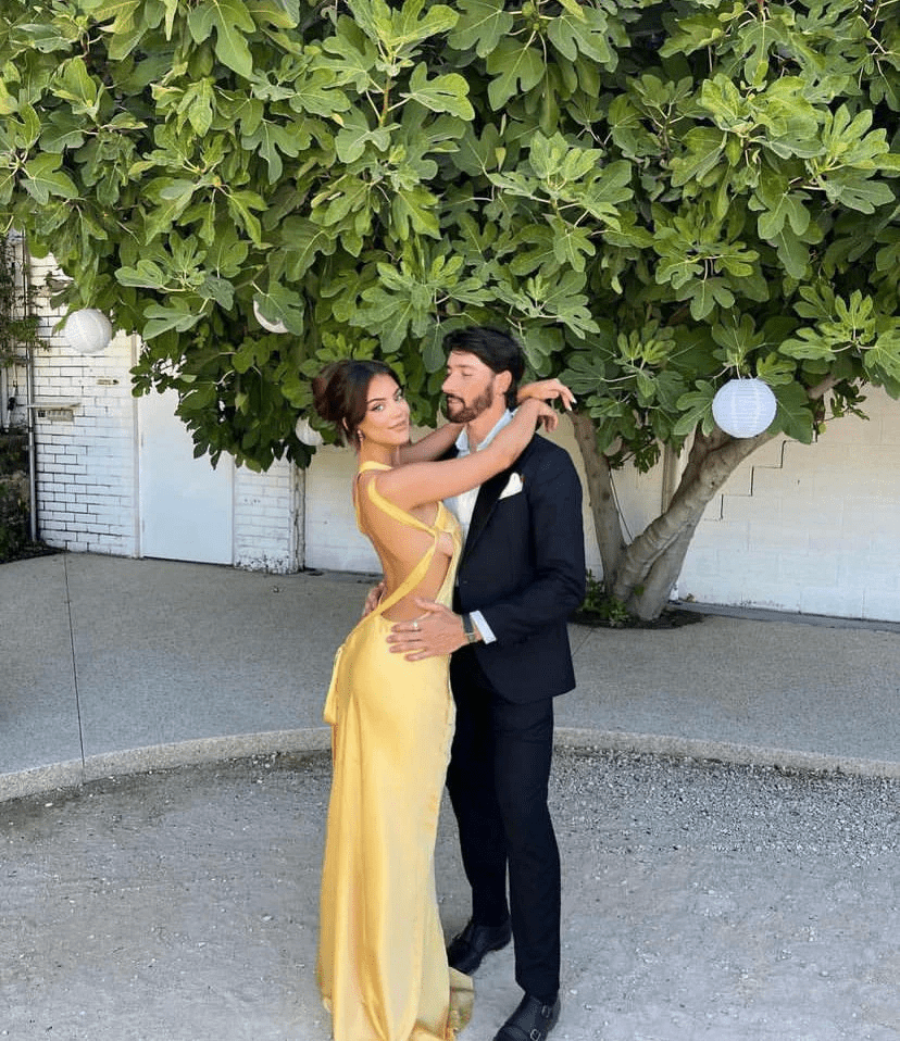 Fiora – Off-Shoulder Maxi Dress in Soft Champagne