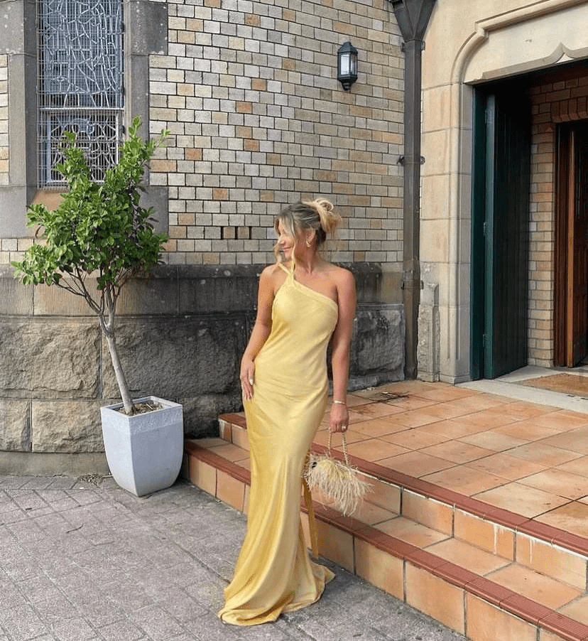 Fiora – Off-Shoulder Maxi Dress in Soft Champagne