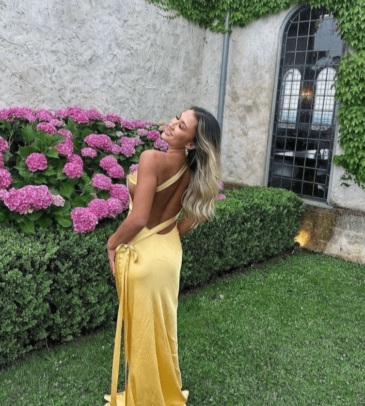 Fiora – Off-Shoulder Maxi Dress in Soft Champagne