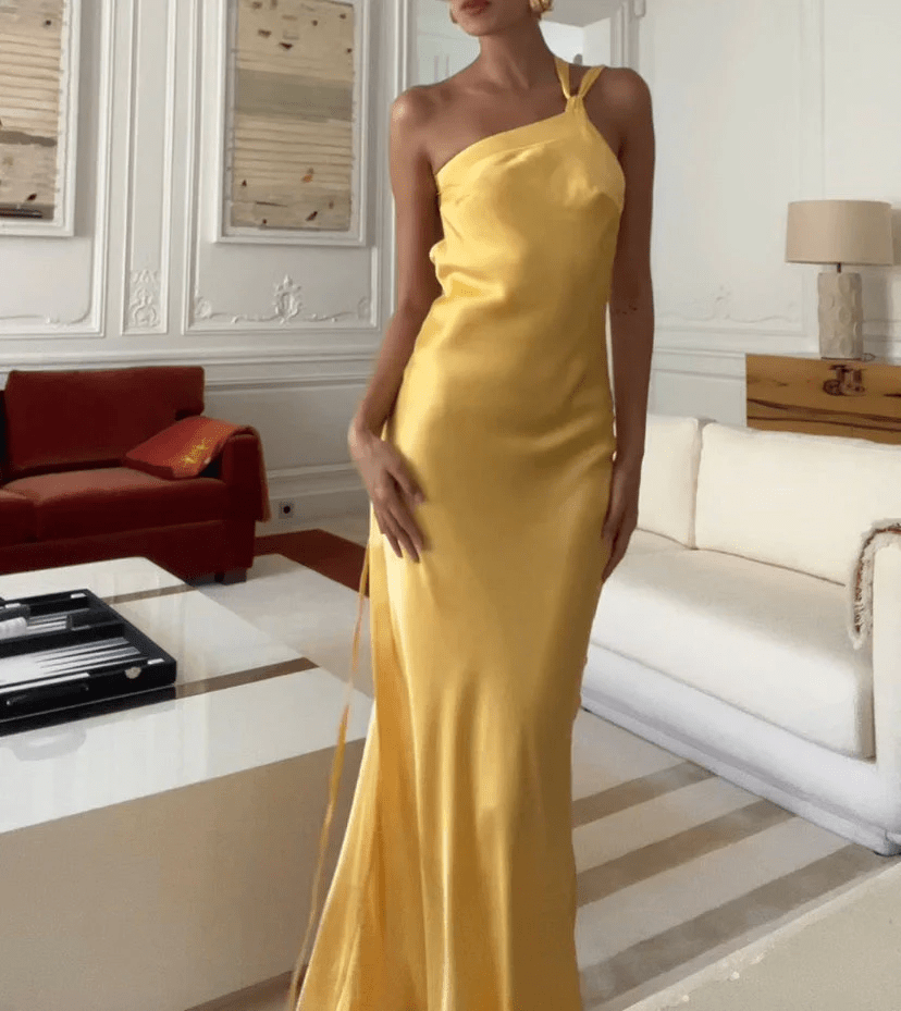 Fiora – Off-Shoulder Maxi Dress in Soft Champagne