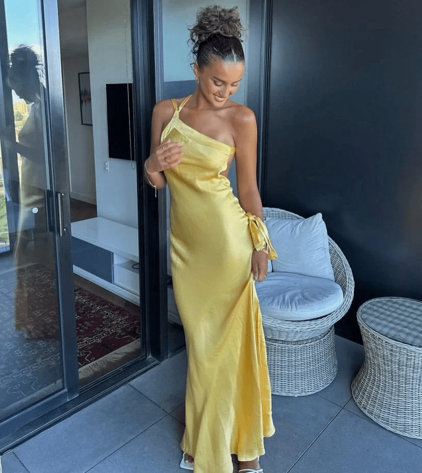 Fiora – Off-Shoulder Maxi Dress in Soft Champagne