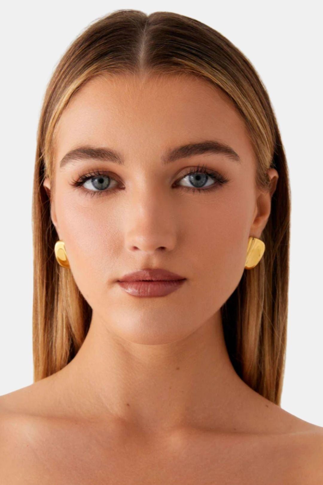 Inara – Gold Square Stud Earrings