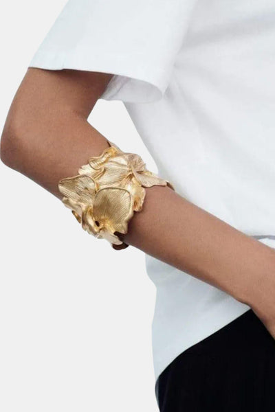 Jullana – Gold Textured Flower Bracelet