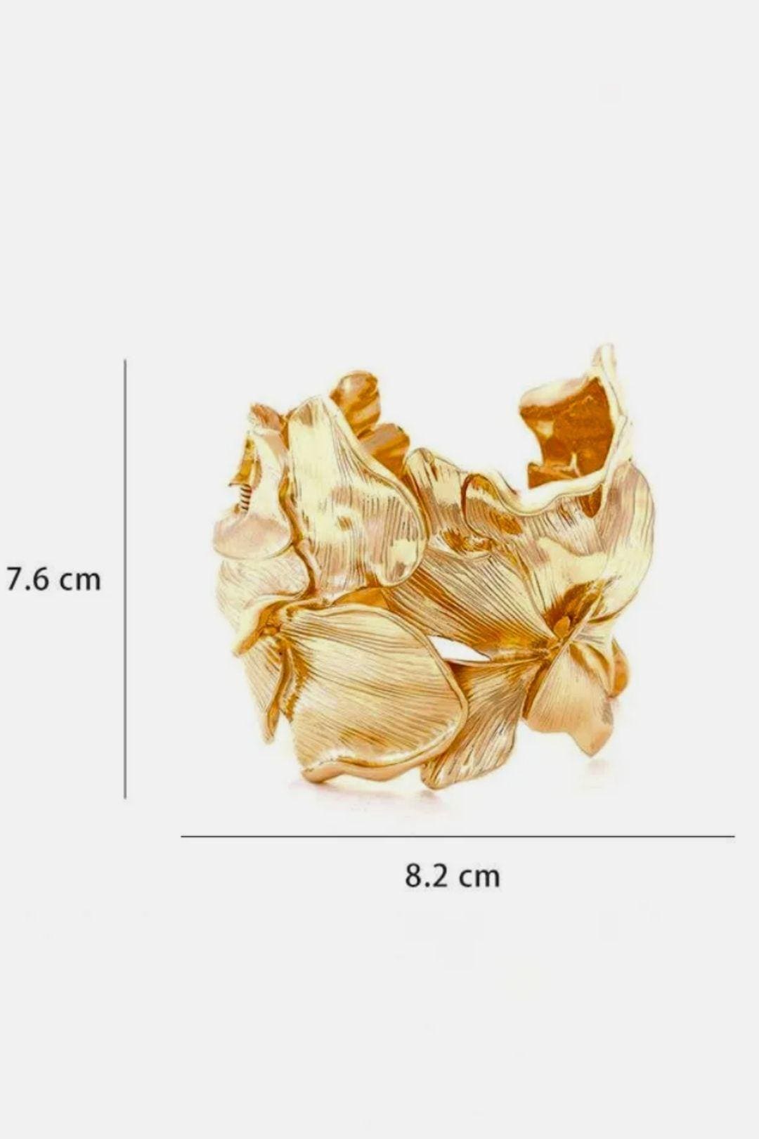 Jullana – Gold Textured Flower Bracelet
