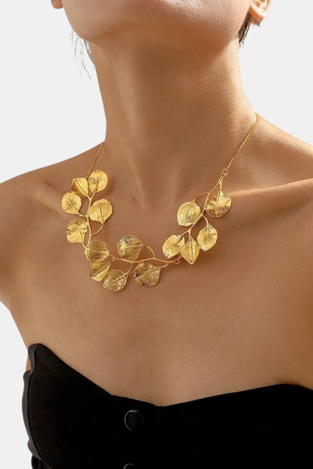 Layla – Gold Textured Ginkgo Leaf Necklace
