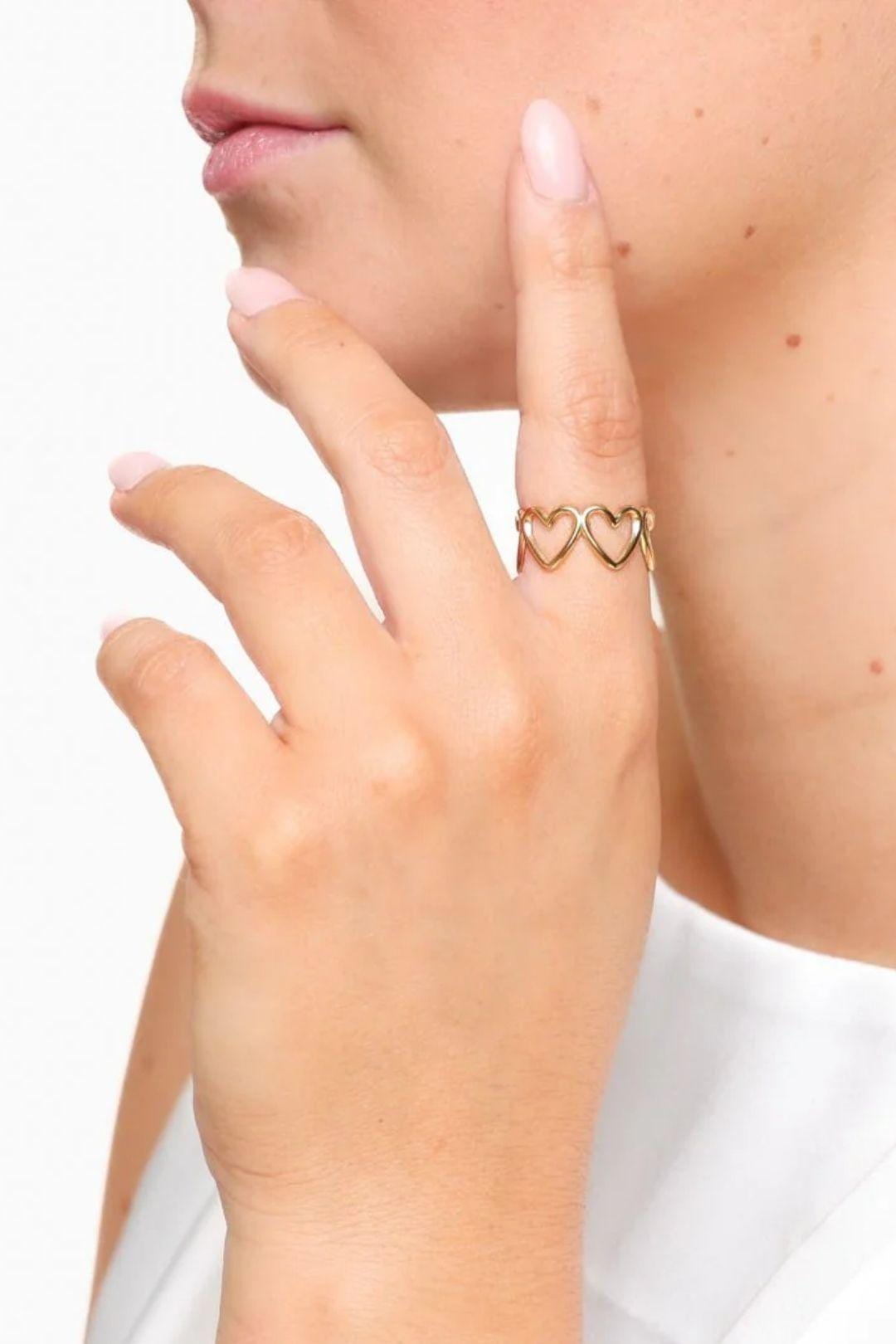 Leila – Gold Chunky Heart Ring