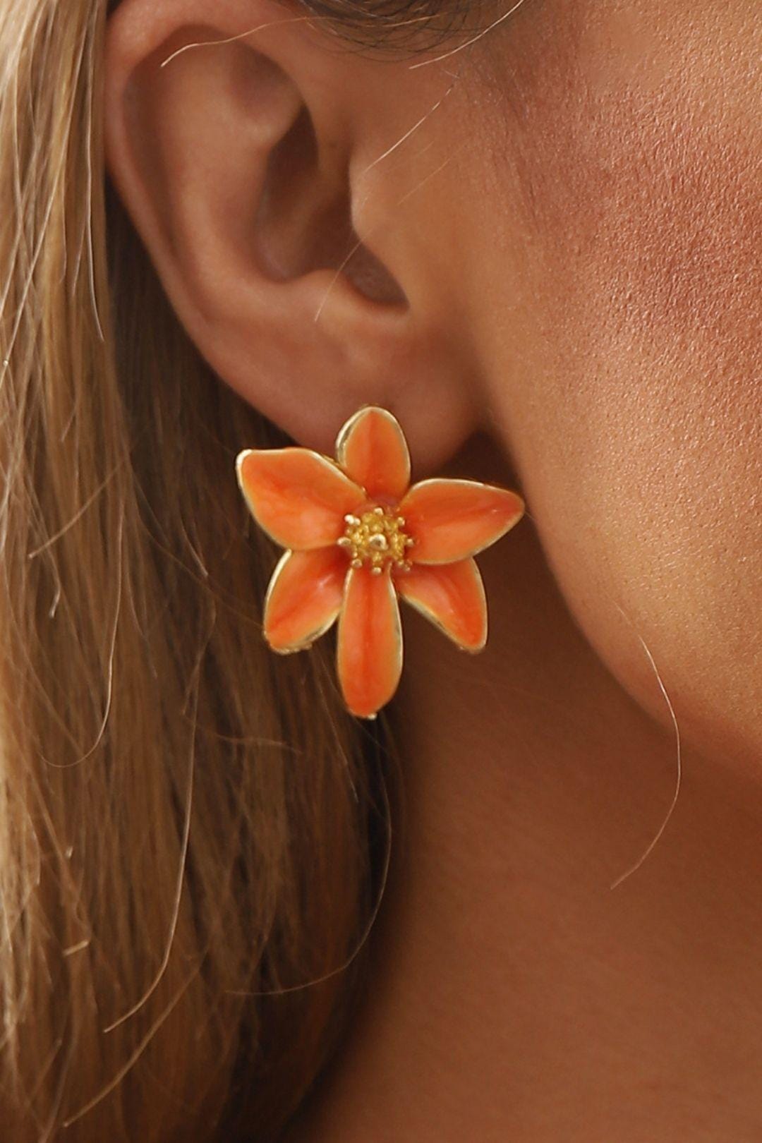 Maribella – Vintage Enamel Flower Earrings