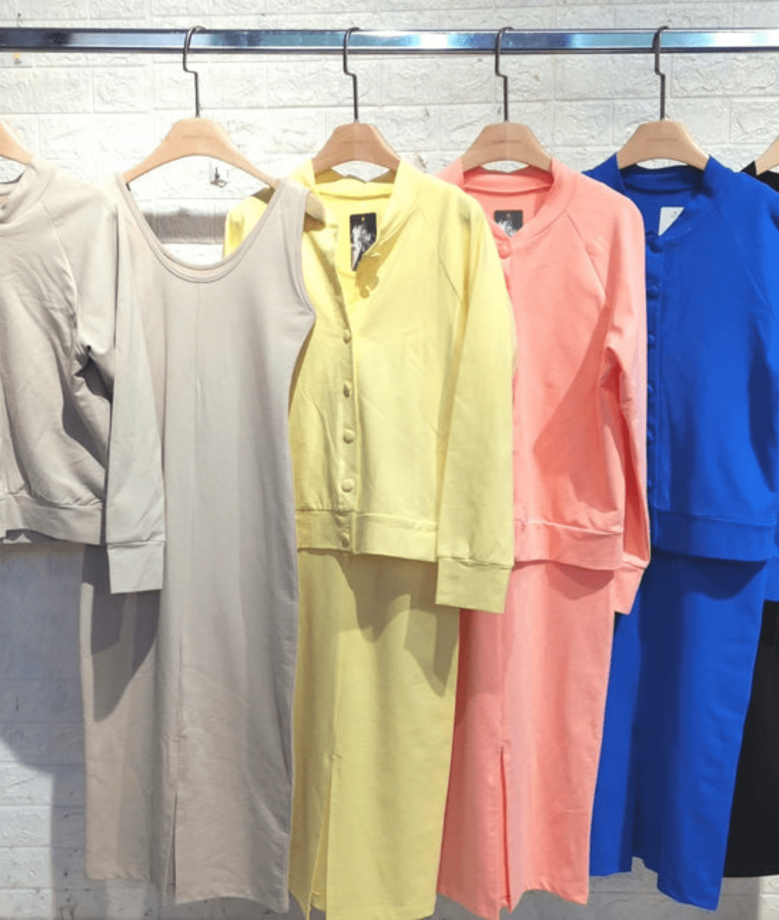 Medorra – Long Sleeve Midi Dress