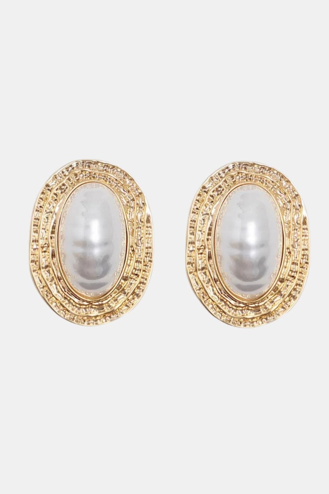 Michelle – Gold Textured Pearl Stud Earrings
