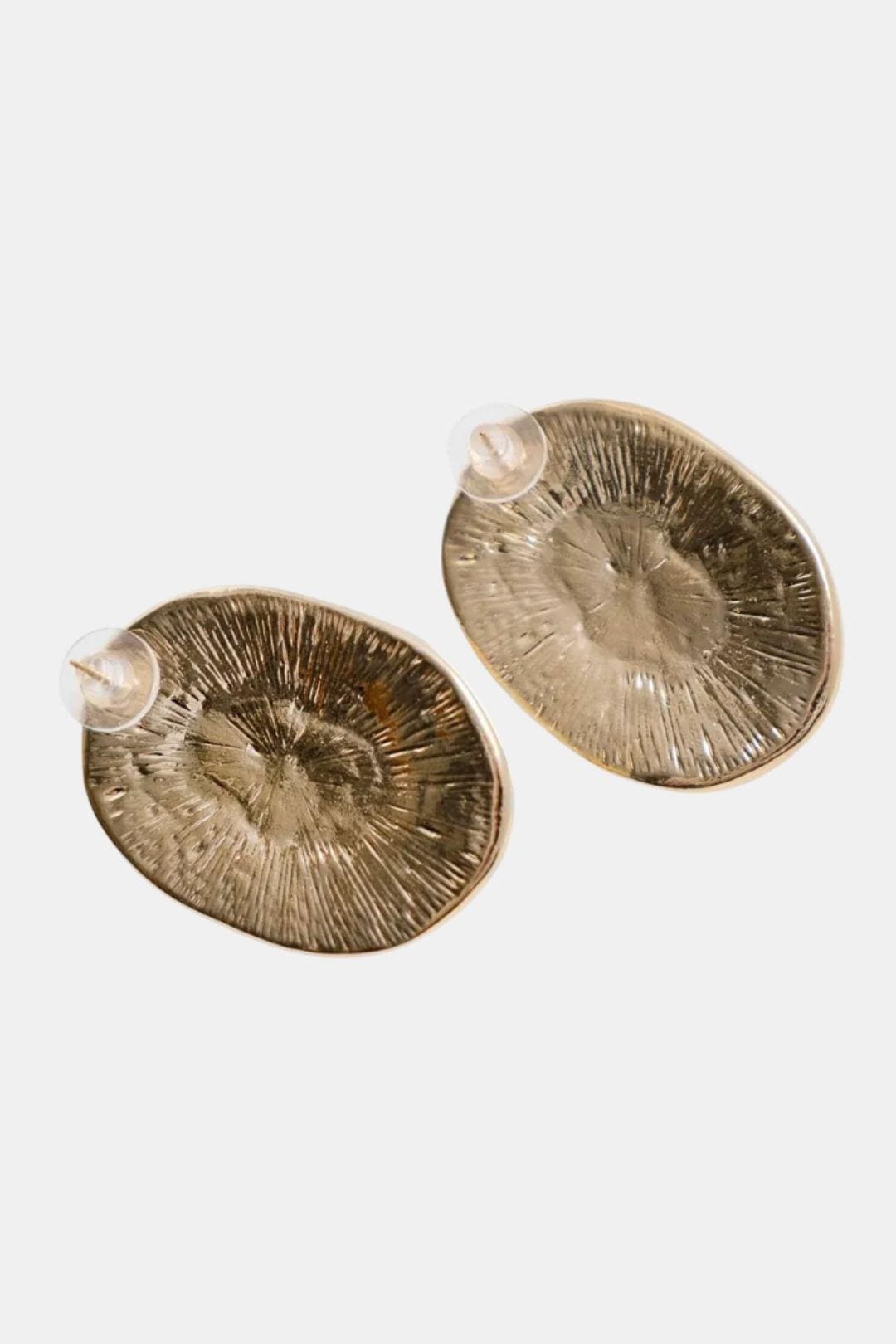 Michelle – Gold Textured Pearl Stud Earrings