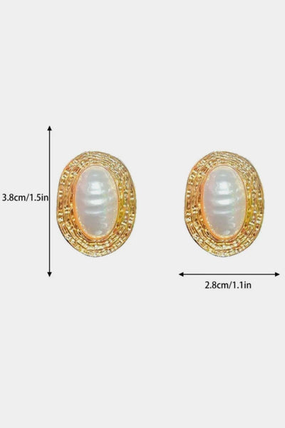 Michelle – Gold Textured Pearl Stud Earrings