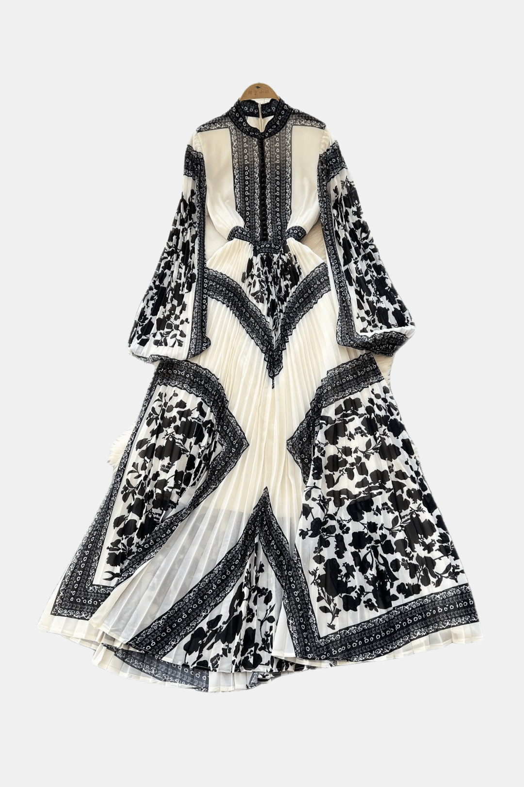 Noemi – Pleated Floral Print Maxi Dress
