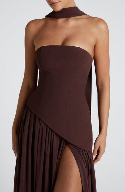 Nerina – Elegant Strapless Maxi Dress in Brown