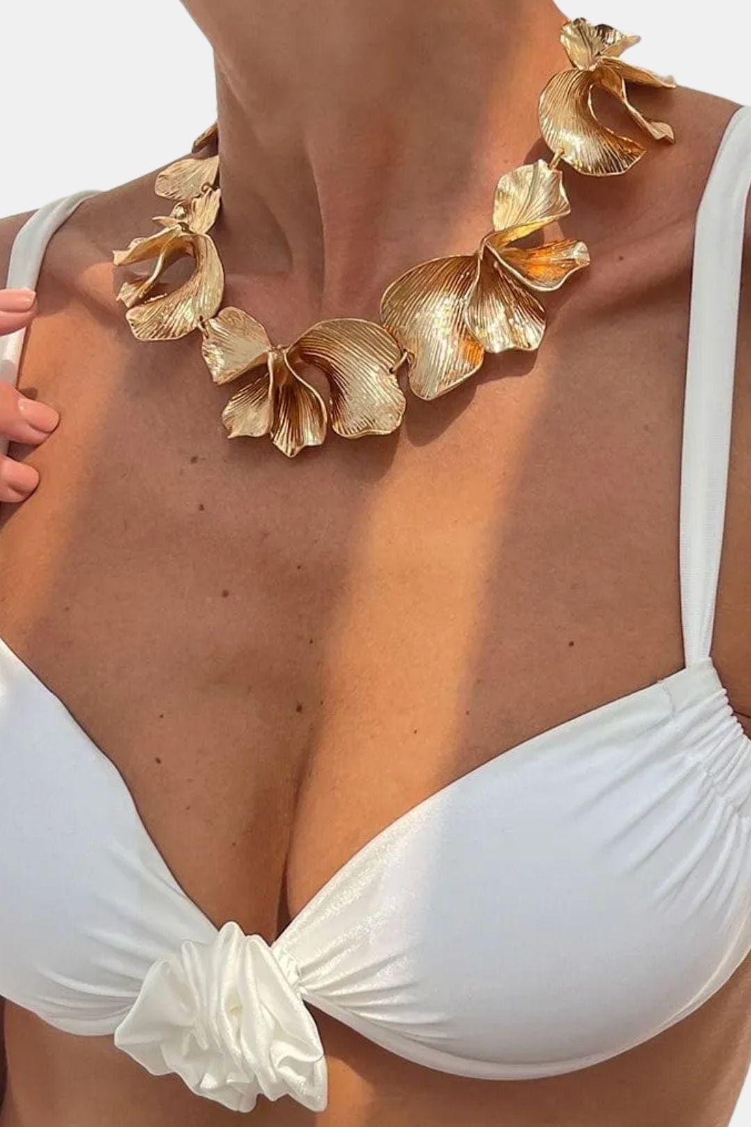 Solenne – Gold Textured Flower Petal Necklace