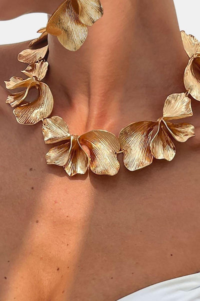 Solenne – Gold Textured Flower Petal Necklace